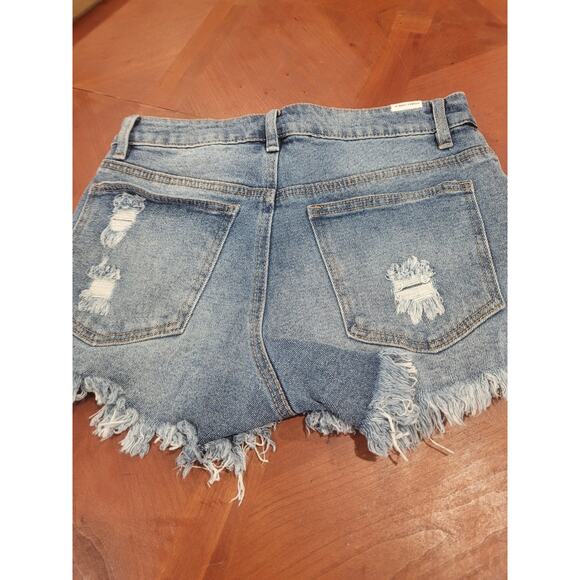 Woman’s Size 3 Almost Famous Cut Off Shorts Well loved - Picture 6 of 12